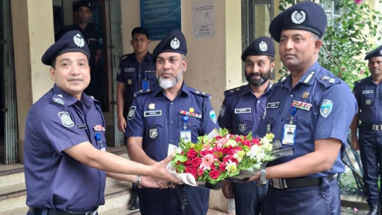 নাইক্ষ্যংছড়ি থানা পরিদর্শন করলেন চট্টগ্রাম রেঞ্জের অতিরিক্ত...