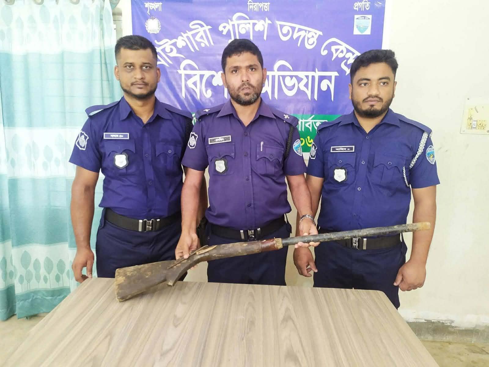 নাইক্ষ্যংছড়ির বাইশারীতে পুলিশের বিশেষ অভিযানে একনলা বন্দুক উদ্ধার